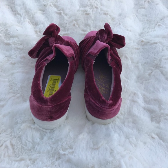 Libby Edelman Caitlyn Velvet Platform Sneakers - Picture 5 of 6